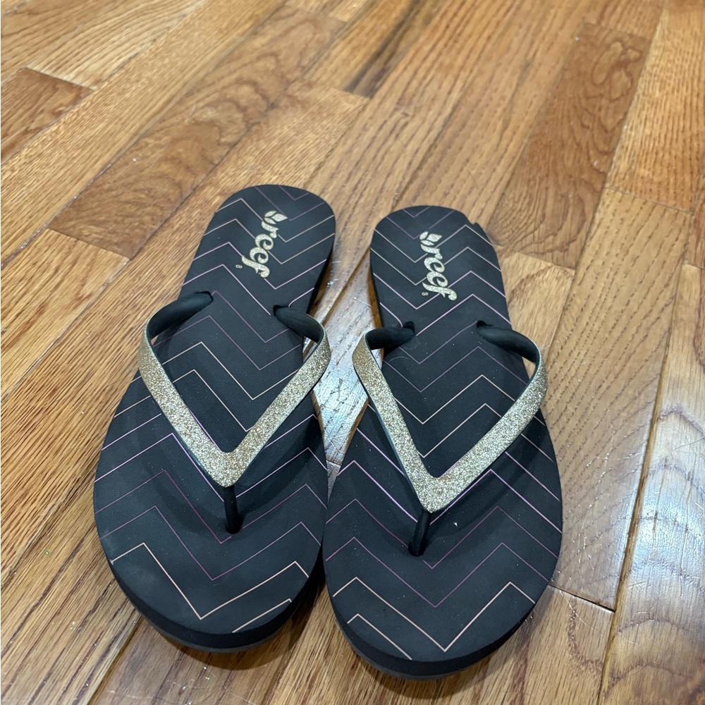 Reef Women's Black and Gold flip flop sandals